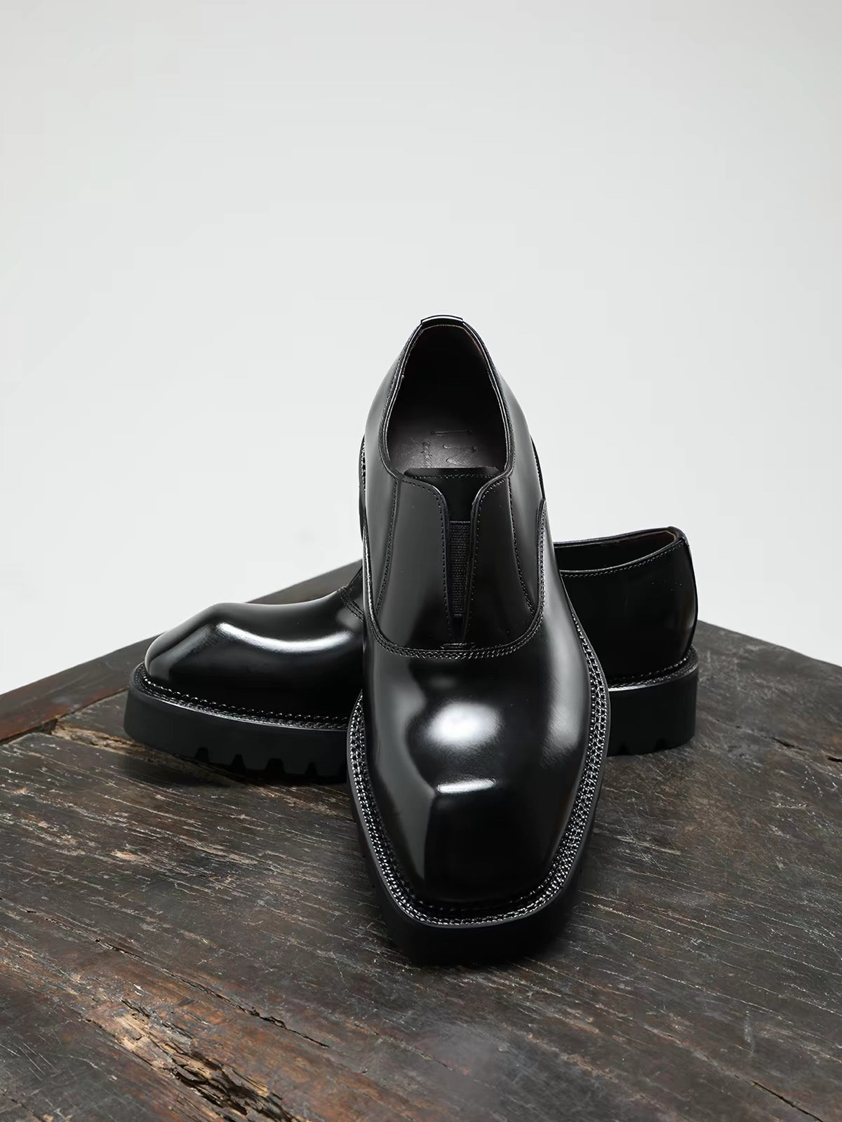 Nosy formal shoes