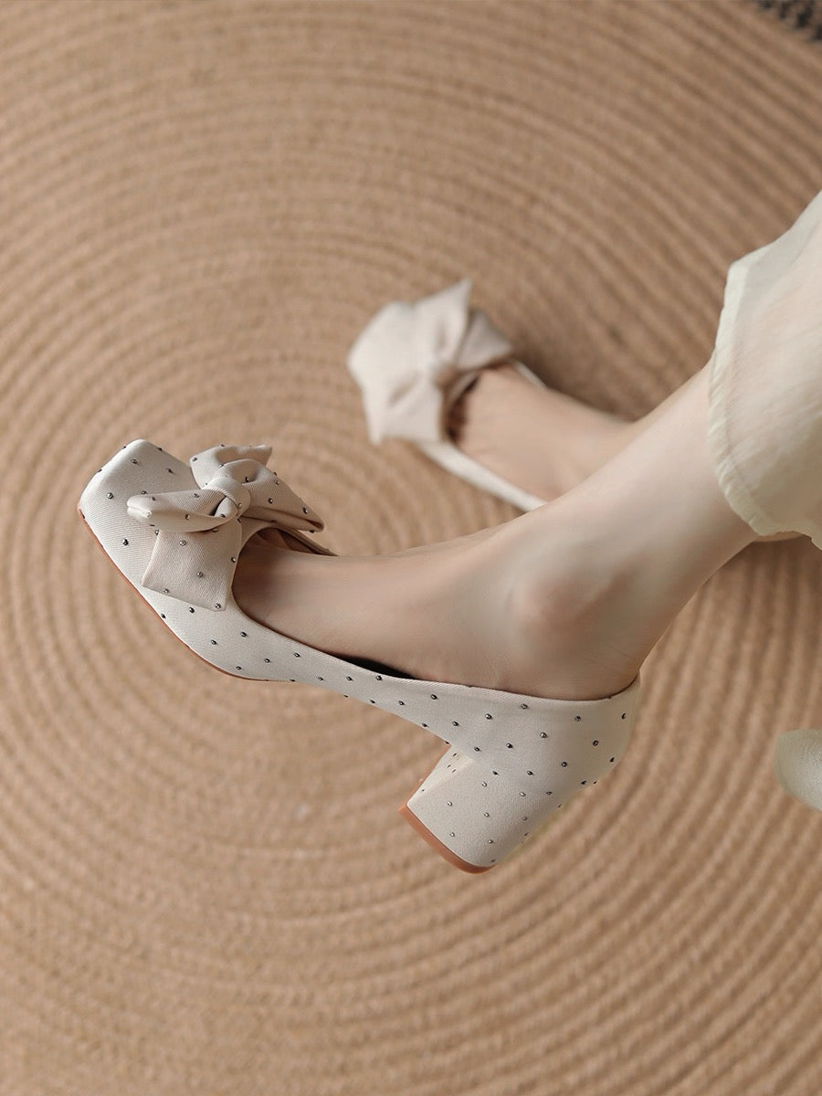 Block heel shoes