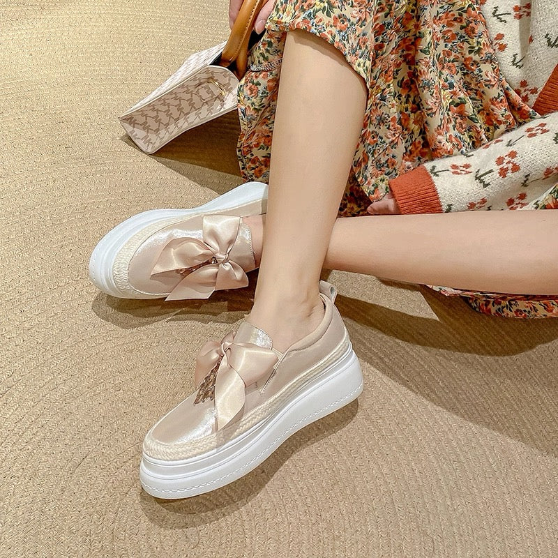Genuine leather sneaker