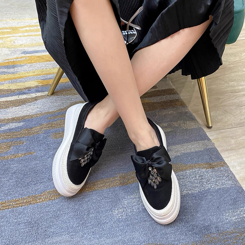 Genuine leather sneaker