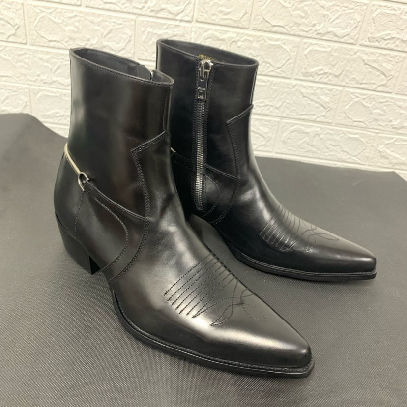 Sharp point boots