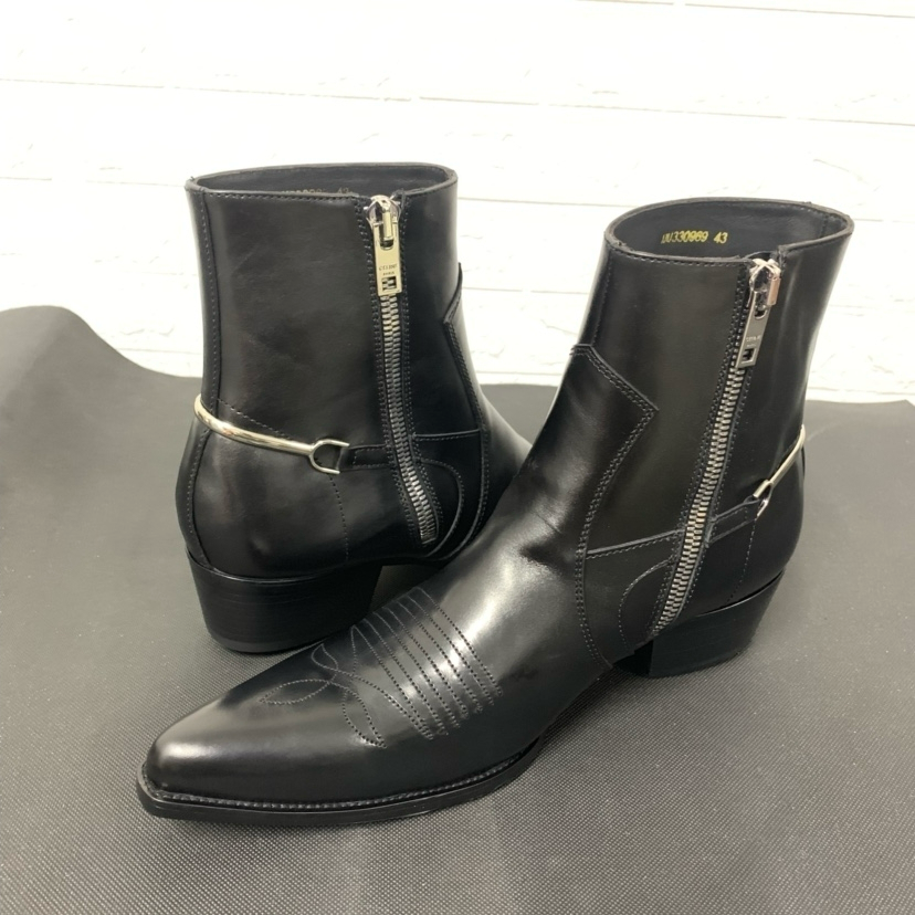 Sharp point boots
