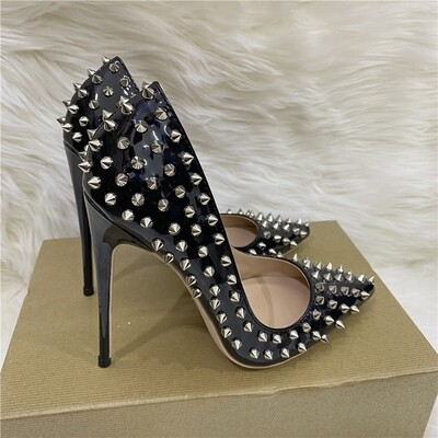 Spikes Black stiletto