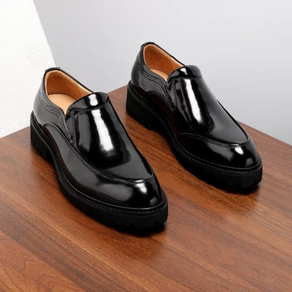 Laceless shoes
