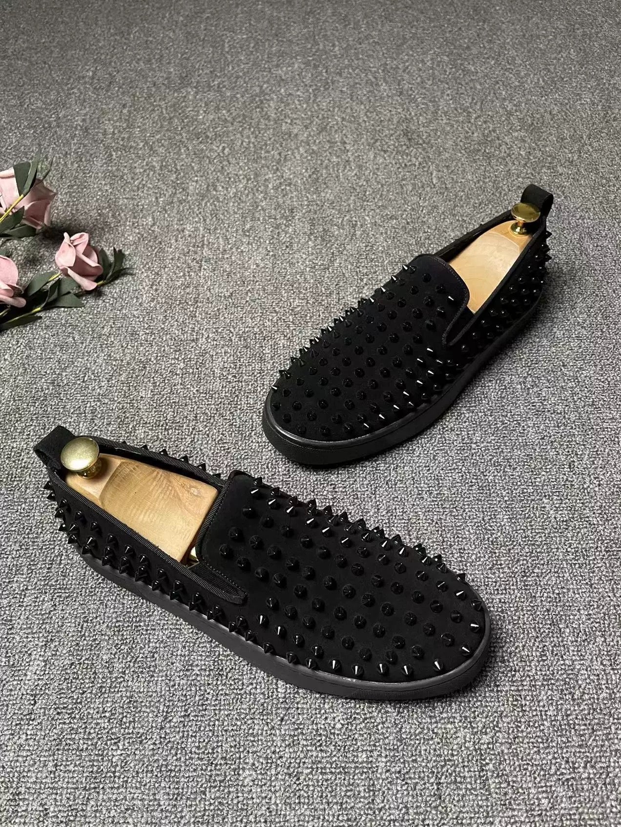 Spikes sneakers