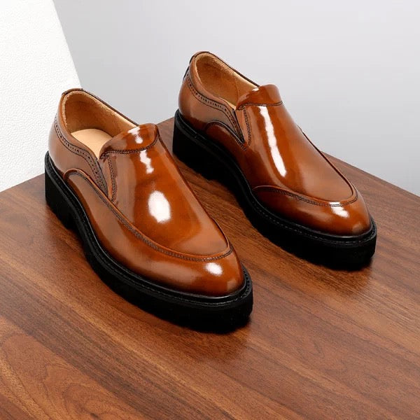 Laceless shoes