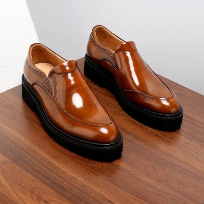 Laceless shoes