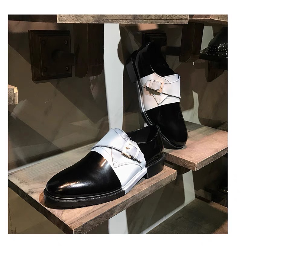 Buckle loafers