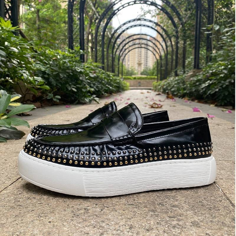 Studs sneakers