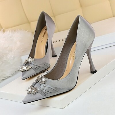 Sharp point heel