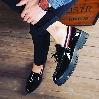 Side stripe shoes